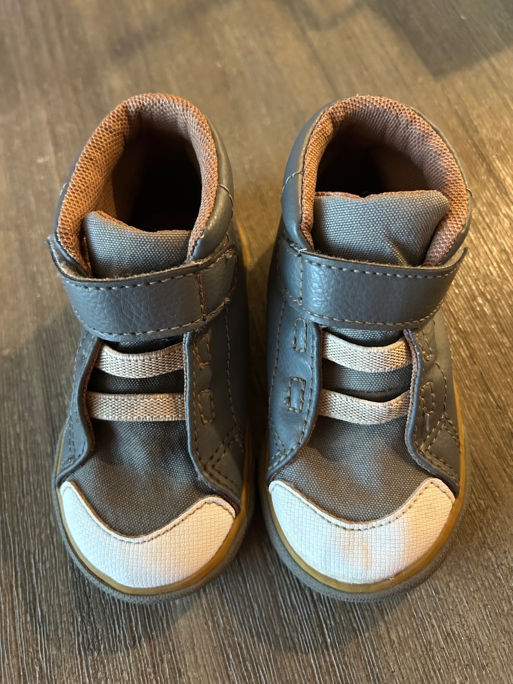See Kai Run Belmont High Top
Sneakers Boys 7 Gray Euc.